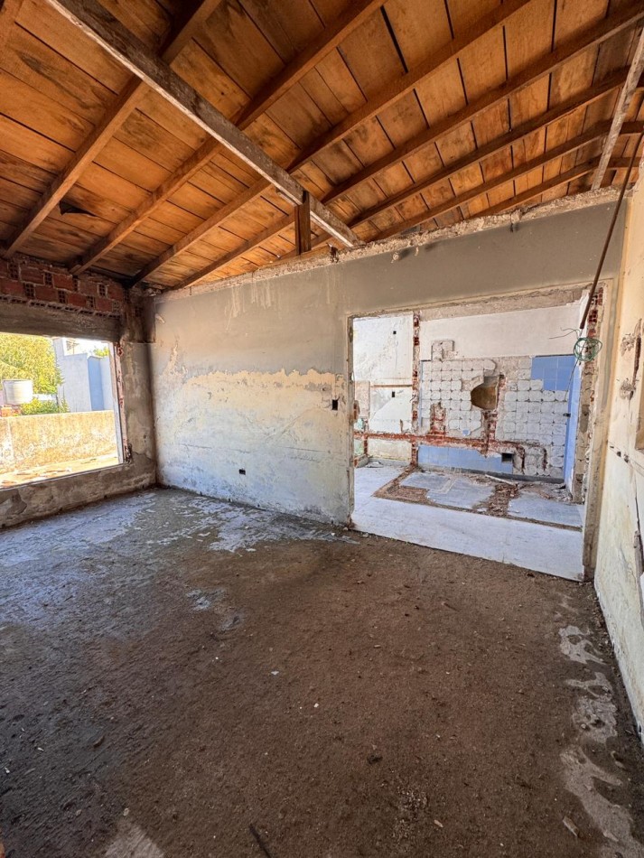 LOTE CON CONSTRUCCION EN LOS TRONCOS. FINANCIA.