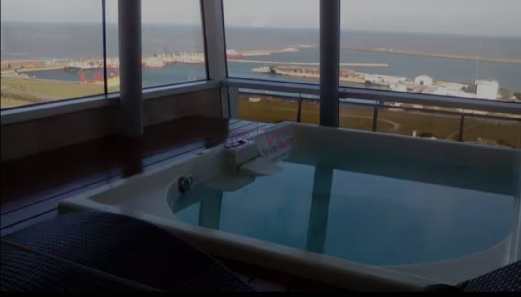 SOBERBIO SEMIPISO 2 AMB.COCHERA Y BAULERA. VISTA AL MAR,AMENITIES. MARAL 54.
