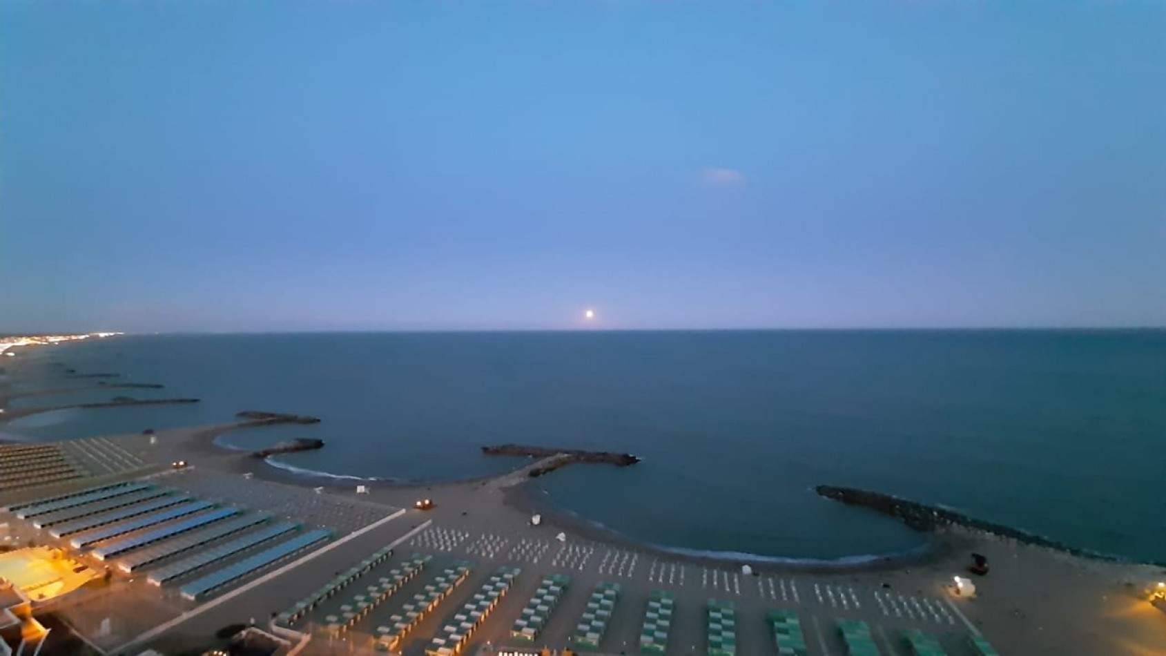 ALQUILER 24 MESES.IMPACTANTE 4 AMB.C/DEPCIA.COCHERA.PLENA VISTA AL MAR.MARAL 50