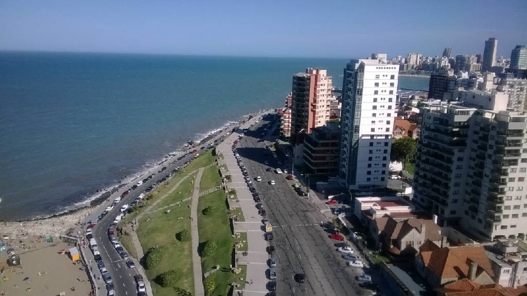 ALQUILER 24 MESES.IMPACTANTE 4 AMB.C/DEPCIA.COCHERA.PLENA VISTA AL MAR.MARAL 50