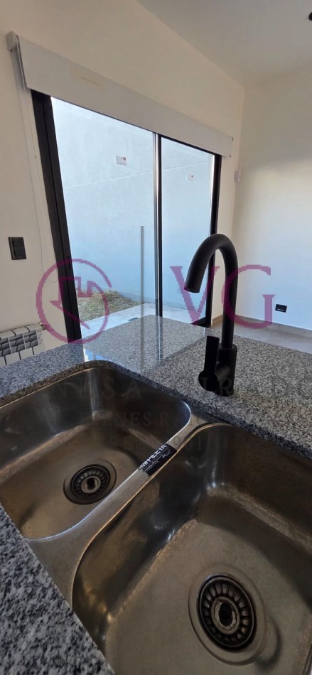 DUPLEX A ESTRENAR, 3 AMB.MAS ESCRITORIO. APTO CREDITO. PUNTA MOGOTES.