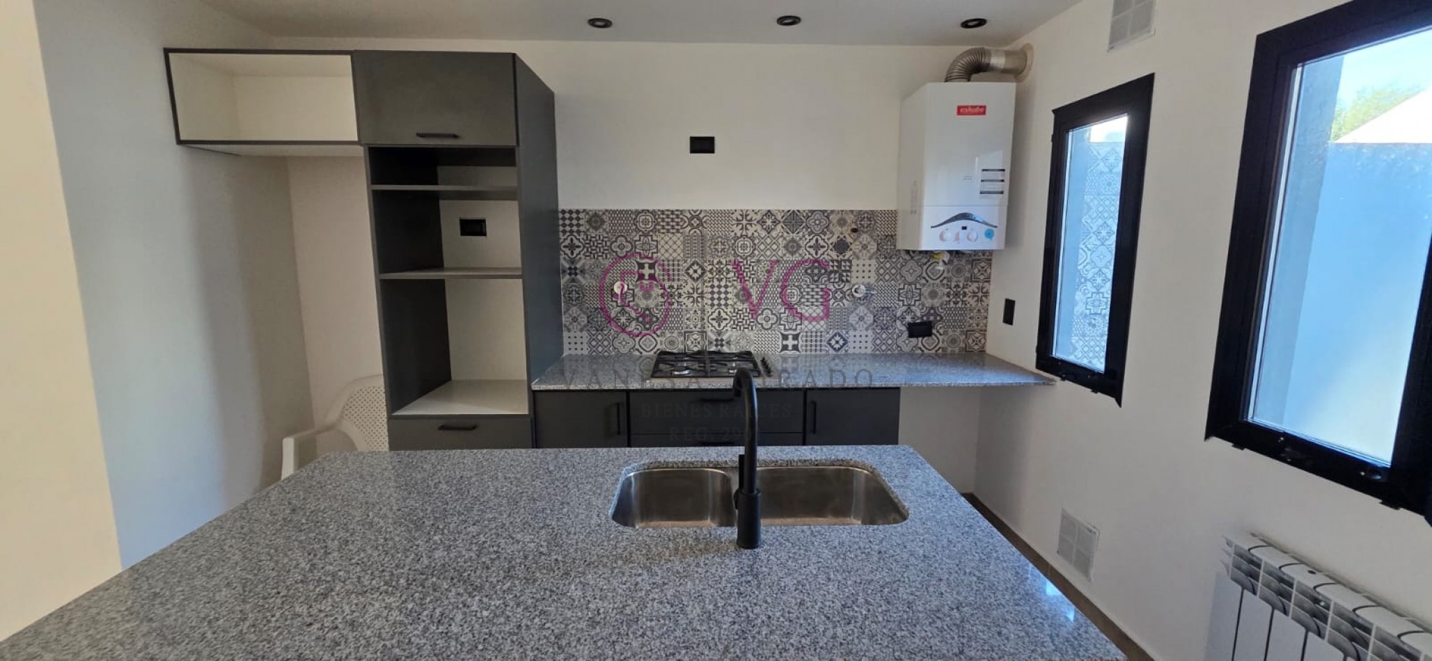 DUPLEX A ESTRENAR, 3 AMB.MAS ESCRITORIO. APTO CREDITO. PUNTA MOGOTES.